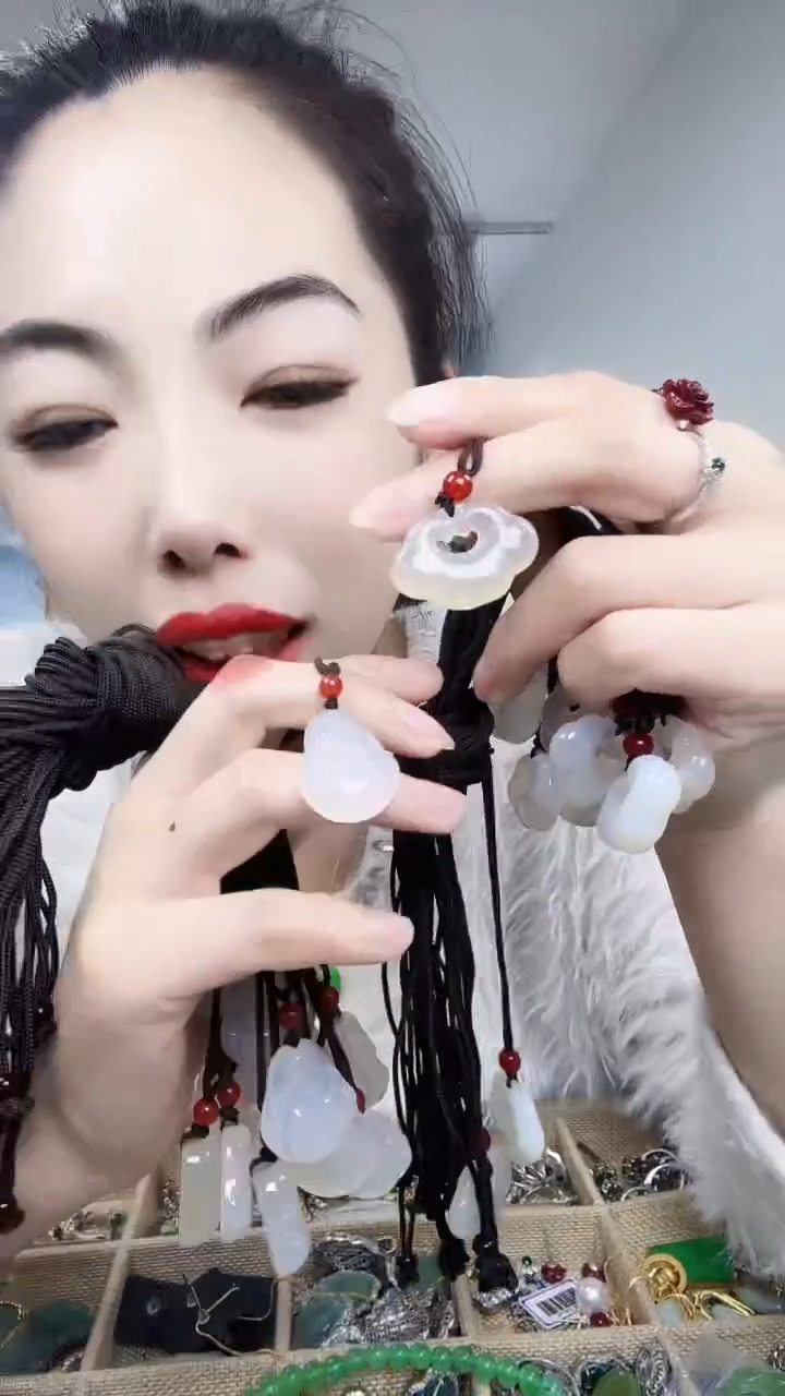 【闪购商品】玛瑙/玉髓颈饰未镶嵌祥云锁+佛公