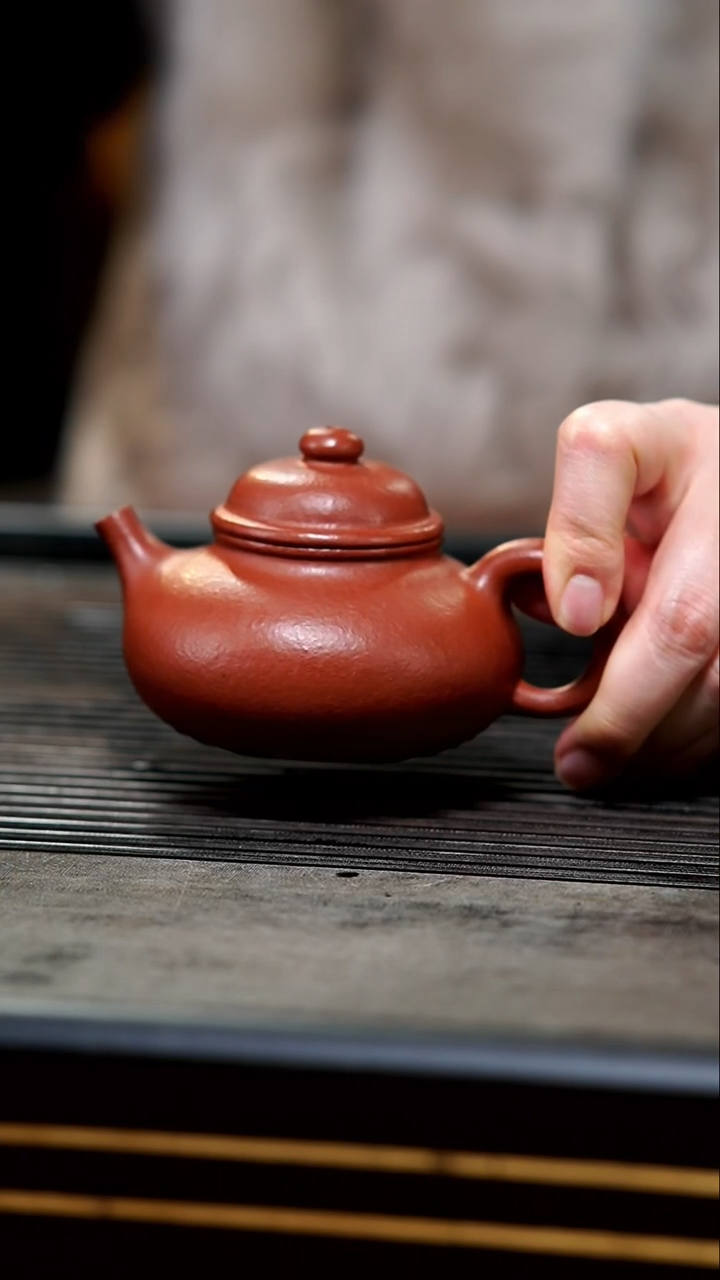 【闪购商品】紫砂茶壶09-微瑕半手粗砂朱泥容天150cc