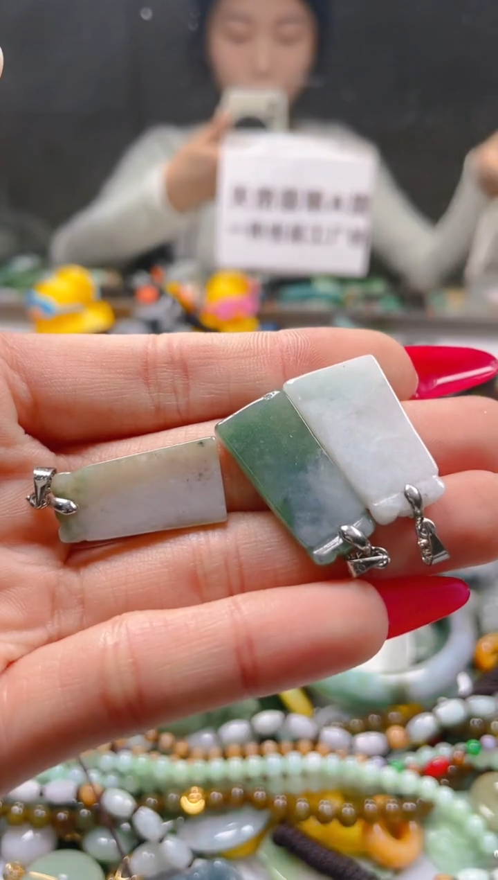 【闪购商品】翡翠颈饰未镶嵌一单一个多样性随机发一件