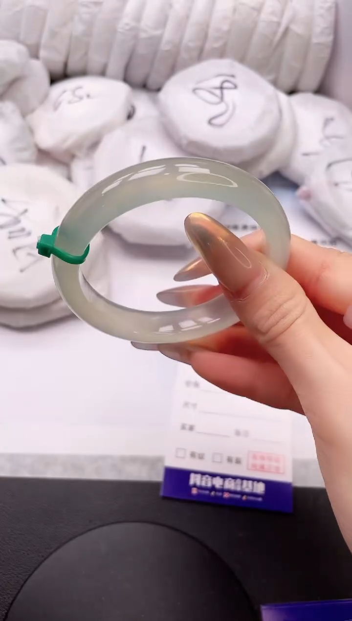 【闪购商品】石英质玉手镯未镶嵌28K194-54