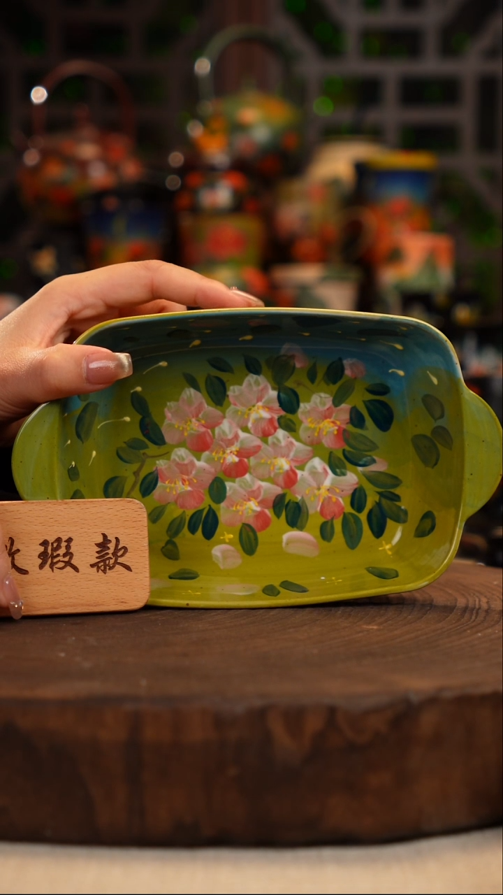 油画    釉下彩   盘微瑕