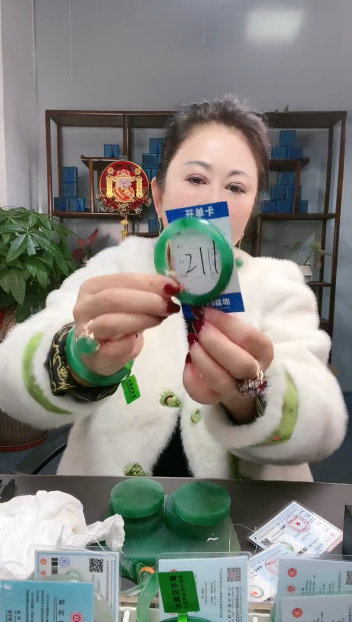 【闪购商品】石英质玉手镯未镶嵌非洲翠