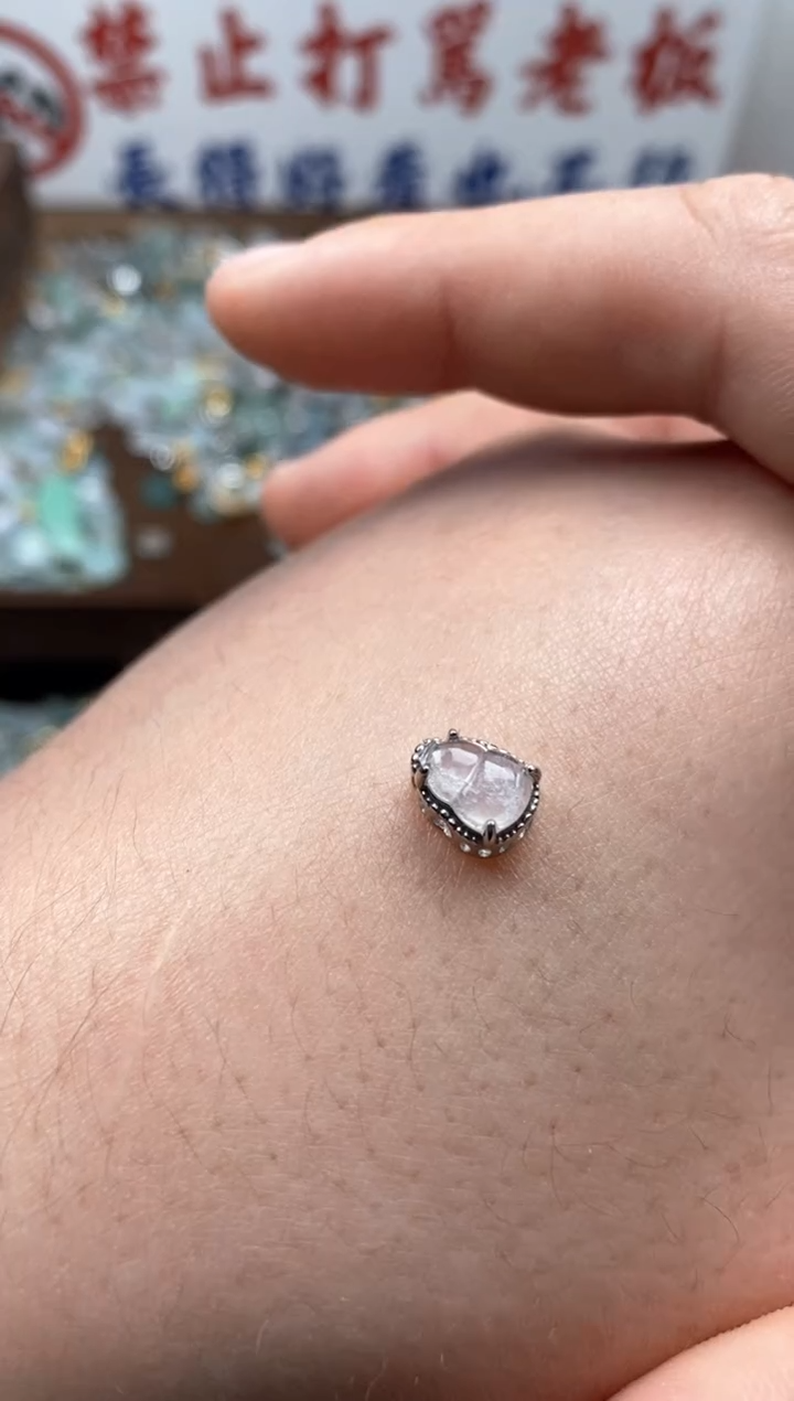 【闪购商品】翡翠颈饰未镶嵌哥哥