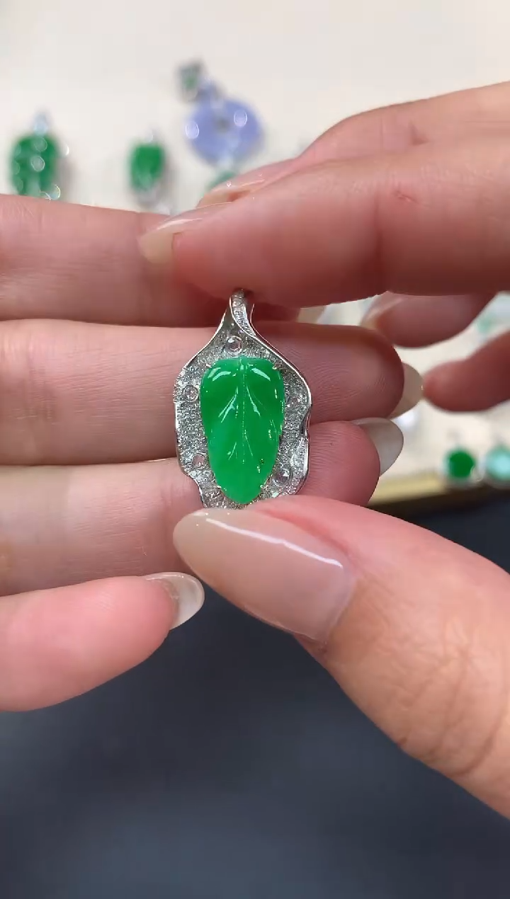 【闪购商品】翡翠吊坠(不含链)18K金镶嵌吊坠A292|8800