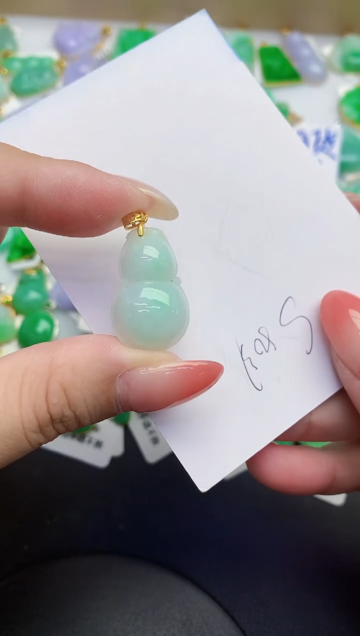 翡翠未镶嵌颈饰缅甸天然翡翠A货