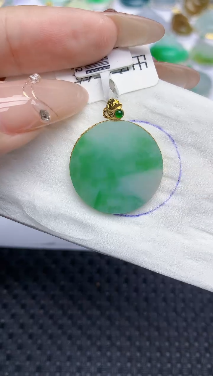 颈饰18K金镶嵌翡翠26   天然翡翠A货  百元以上9米证书费自理