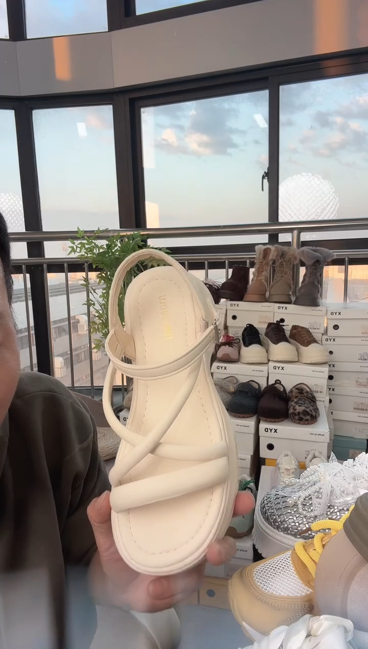 可***妈米色凉鞋39码孤品不退