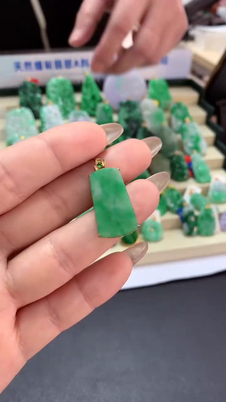 【闪购商品】翡翠吊坠(不含链)18K金镶嵌挂件