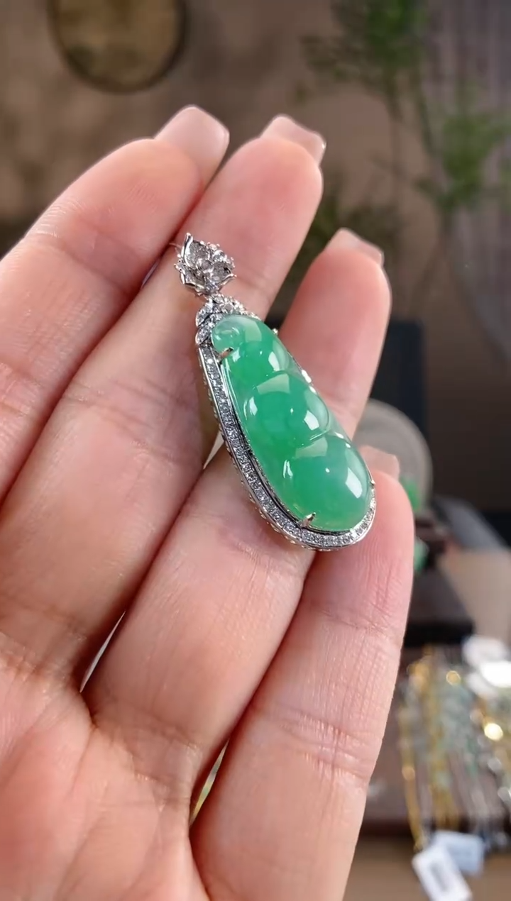 翡翠18K金镶嵌吊坠(不含链)豆子