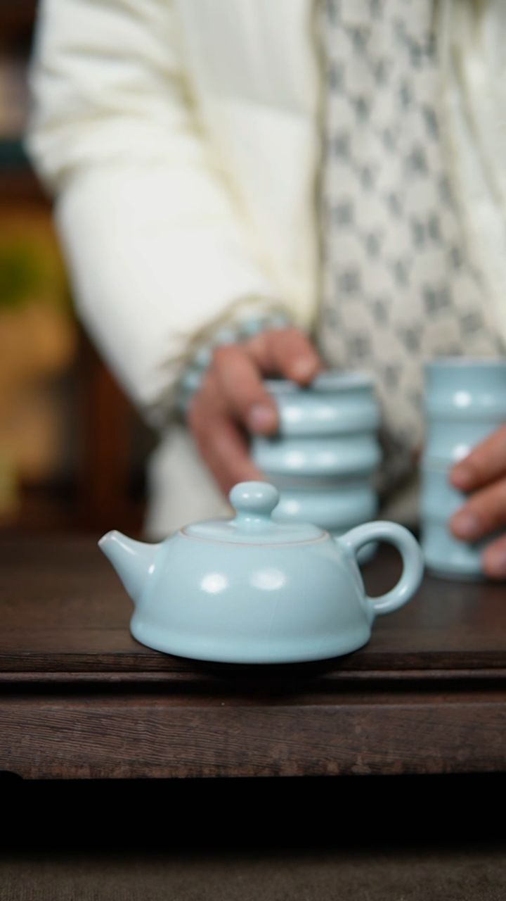 【闪购商品】杯仿古月白半手半月壶瑕