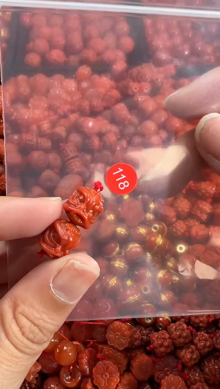 南红玛瑙未镶嵌颈饰1