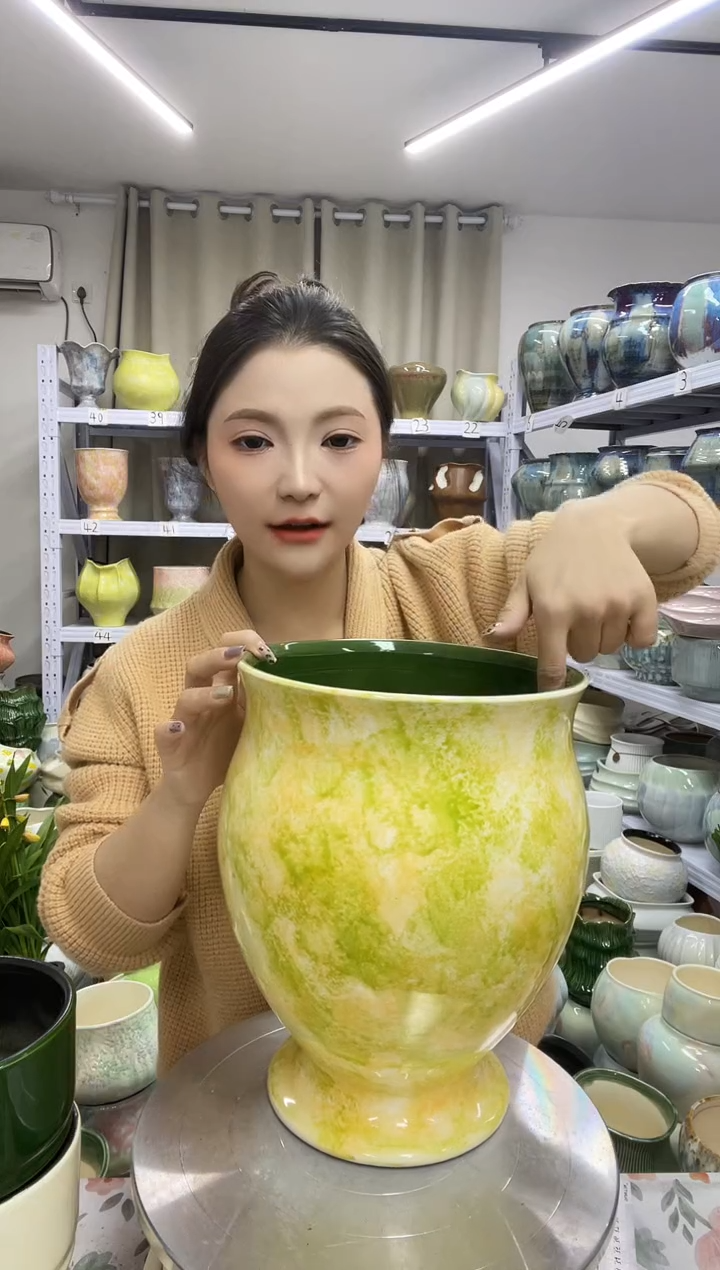 【12.4号】  花盆  高 ：  29  口：21