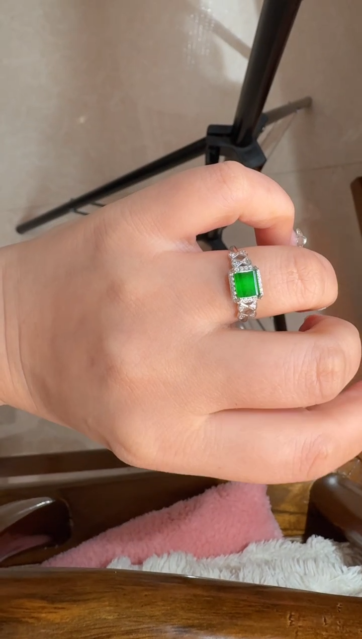 【闪购商品】翡翠戒指银S925镶嵌天然A货翡翠戒指