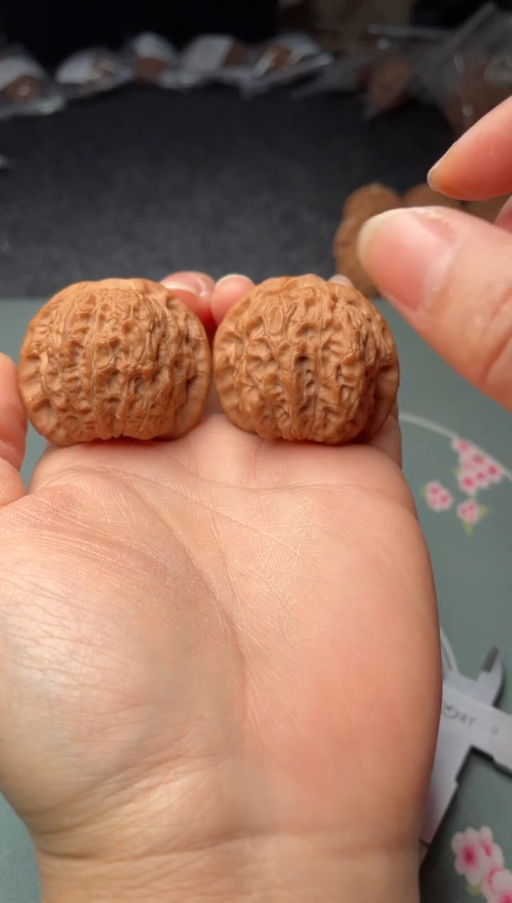 把件文玩核桃w140   血麒麟 40尺