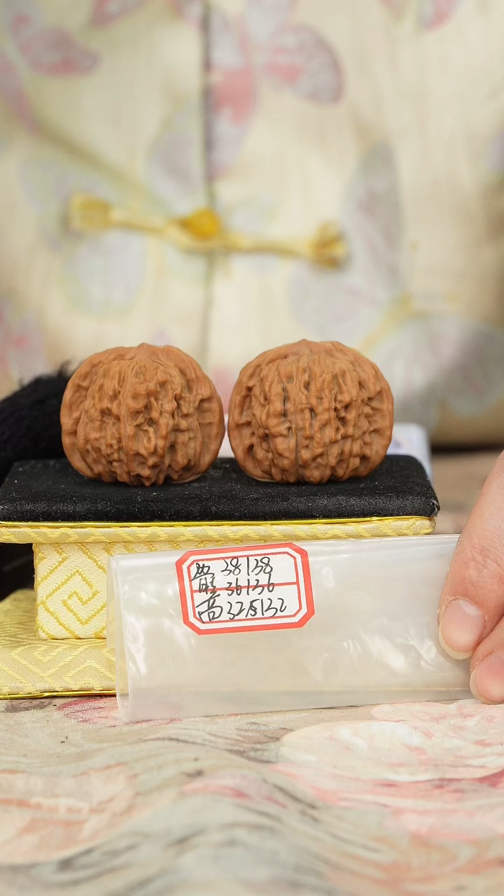 【闪购商品】文玩核桃把件一代楼