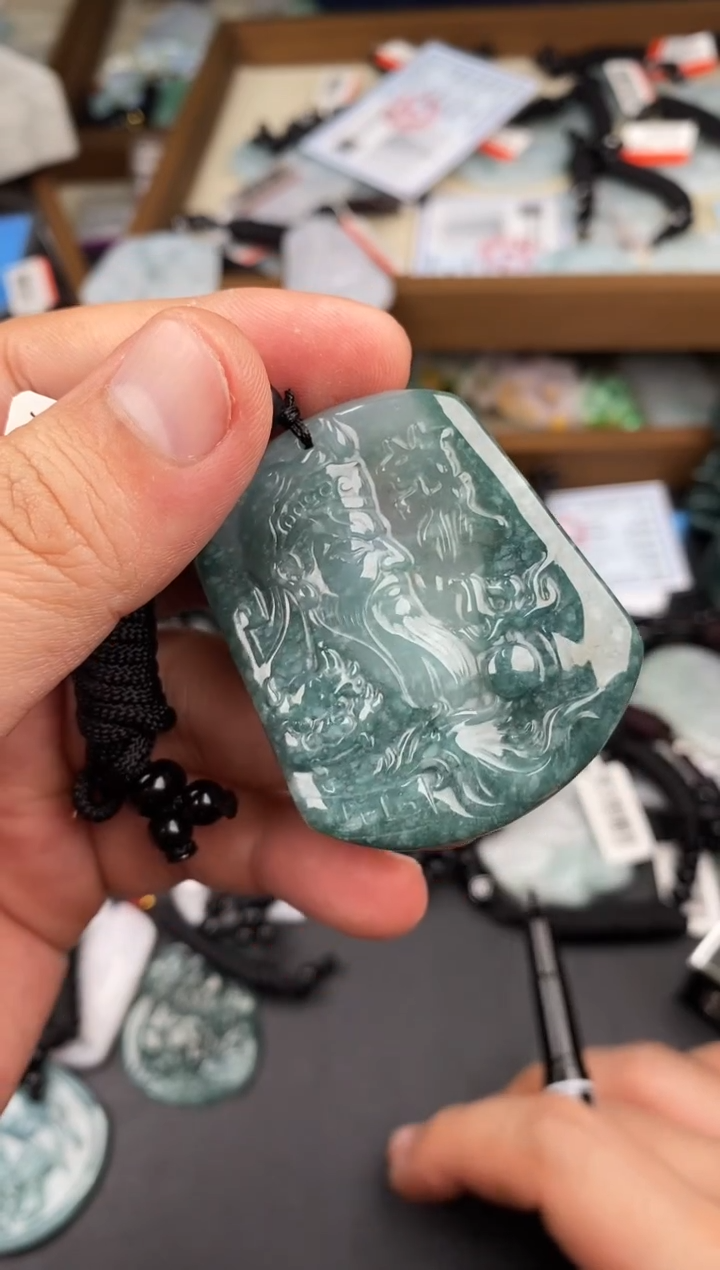 【闪购商品】翡翠颈饰未镶嵌  天然翡翠，一物一图