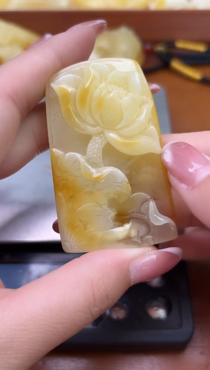 未镶嵌蜜蜡裸石 琥珀蜜蜡吊坠