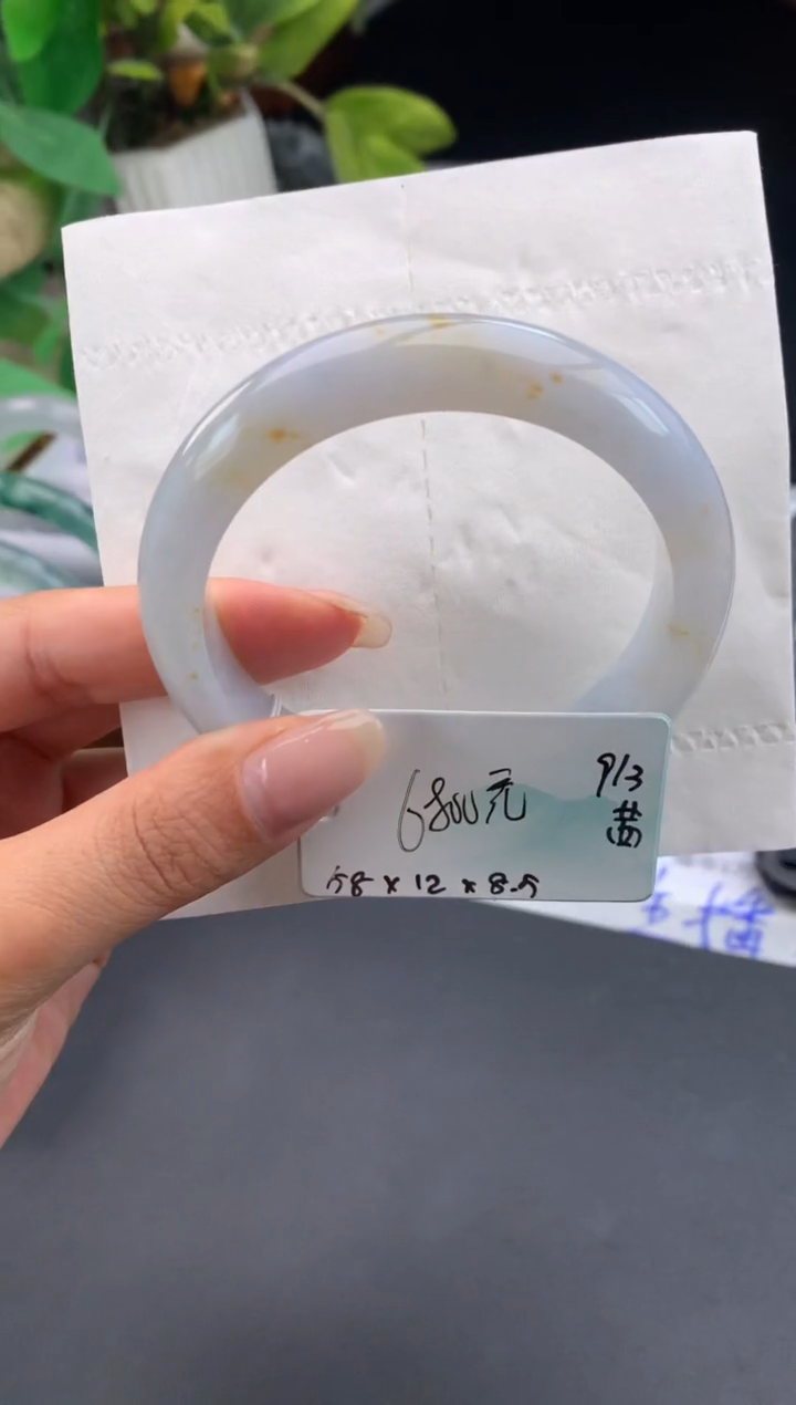 【闪购商品】翡翠手镯未镶嵌女神节#送礼#，下单联系客服核对地址~