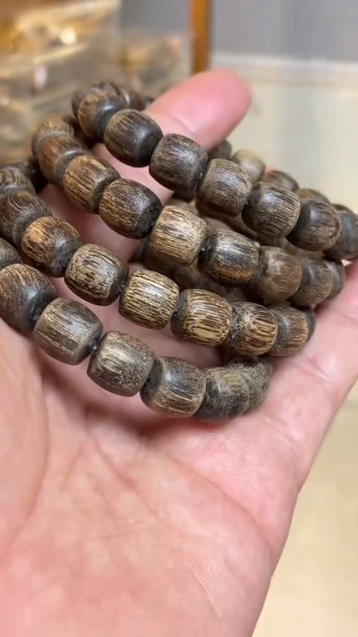 沉香手串 巴布亚沉香老型单圈1.0*1.1多样性发其一13+