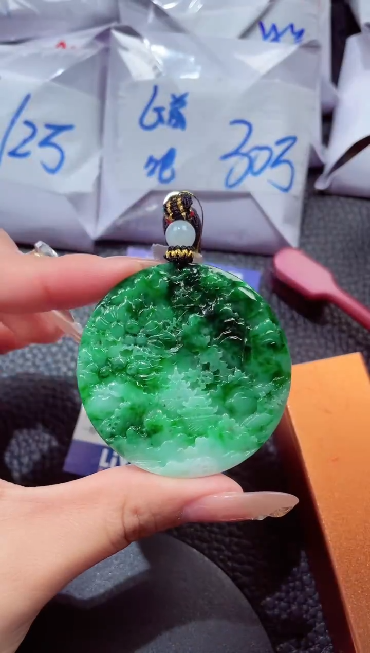 颈饰未镶嵌翡翠1