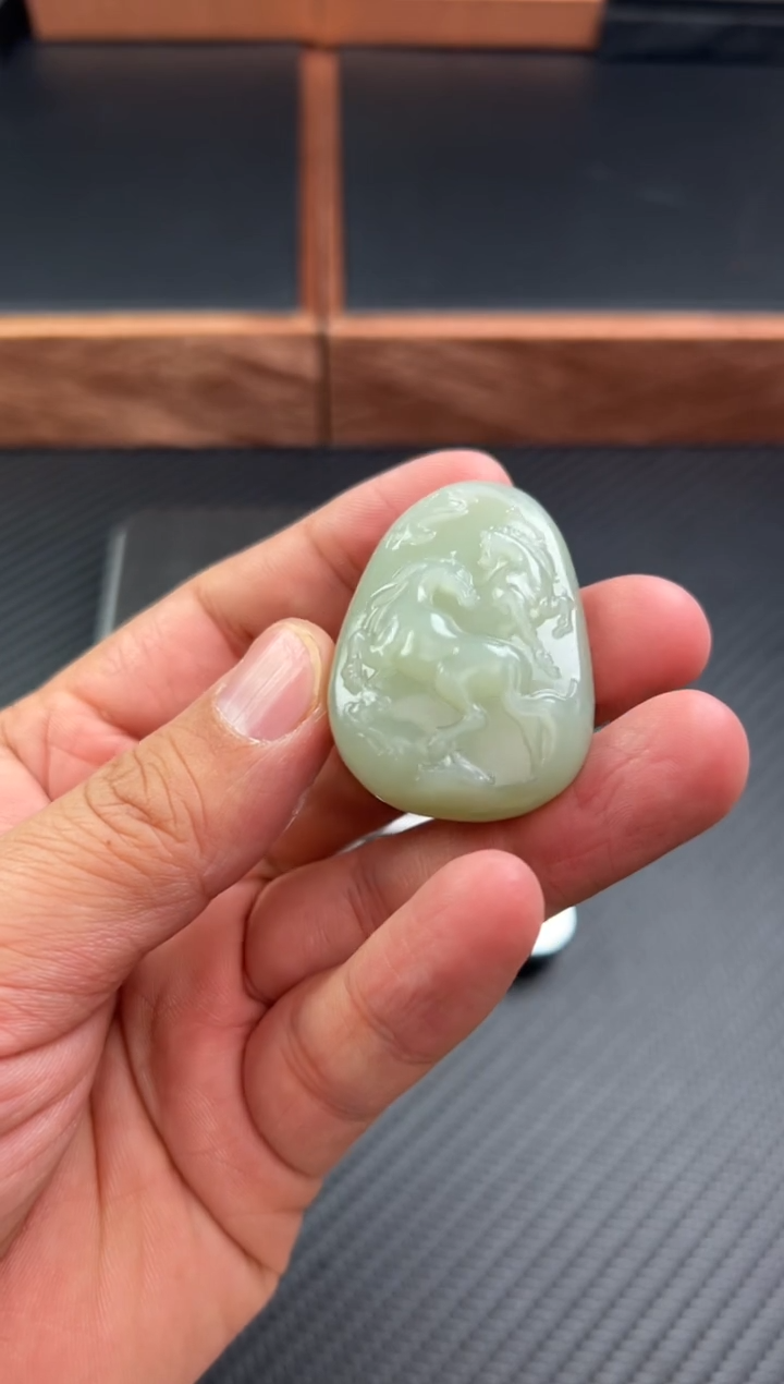 【闪购商品】和田玉吊坠(赠链)未镶嵌且末微色差近矿