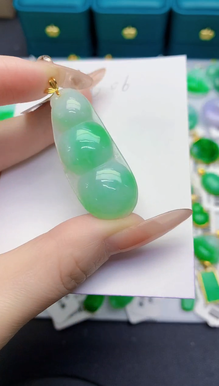 颈饰18K金镶嵌翡翠缅甸天然翡翠A货
