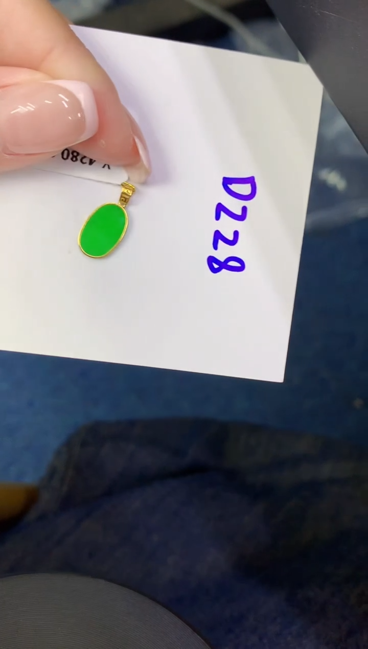 翡翠18K金镶嵌颈饰缅甸天然翡翠A货