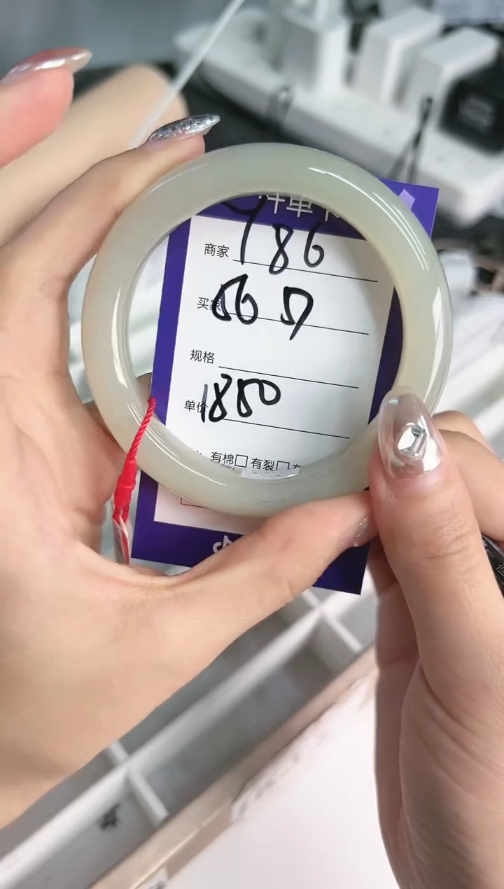 【闪购商品】和田玉手镯未镶嵌微色差Y86