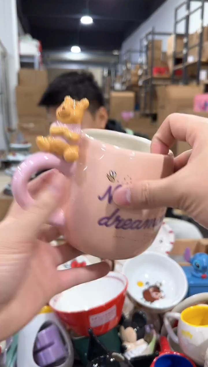瓷片粉色维尼水杯