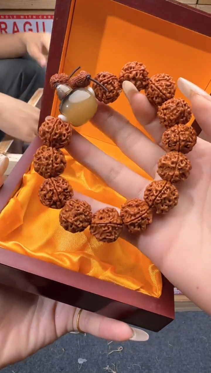 精美手串（无礼盒）