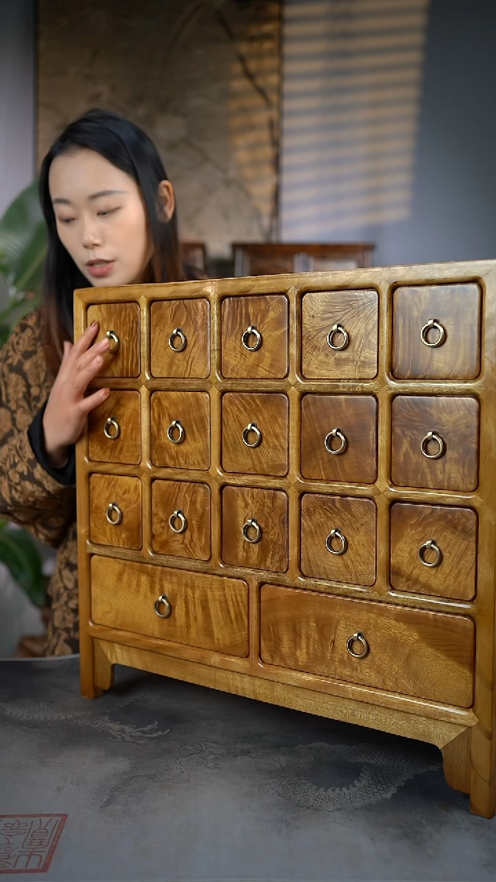 【闪购商品】金丝楠木艺枯木满花精工多宝柜