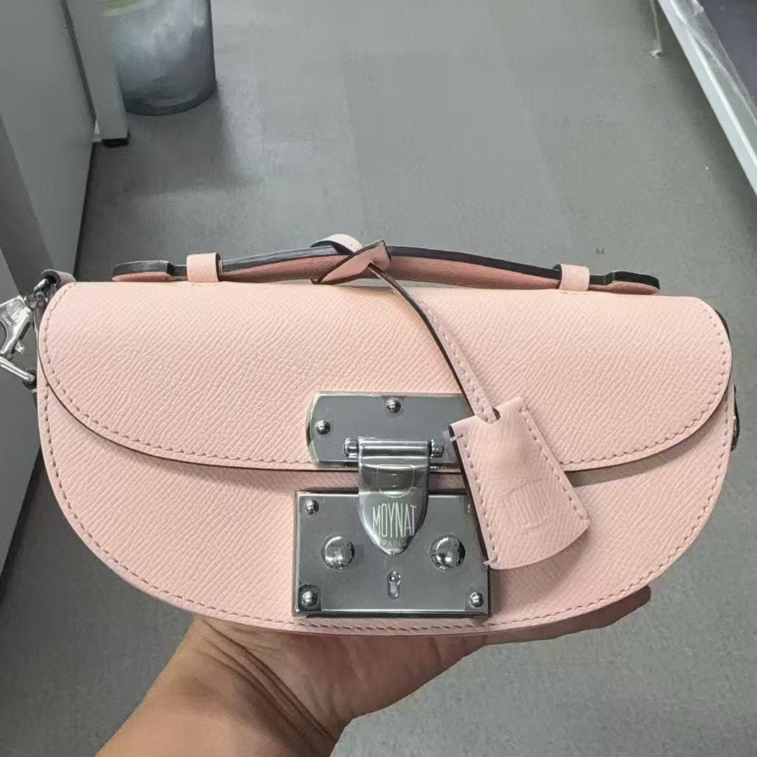 95新 MOYNAT/摩奈 莫奈粉色热狗包/二奢包包