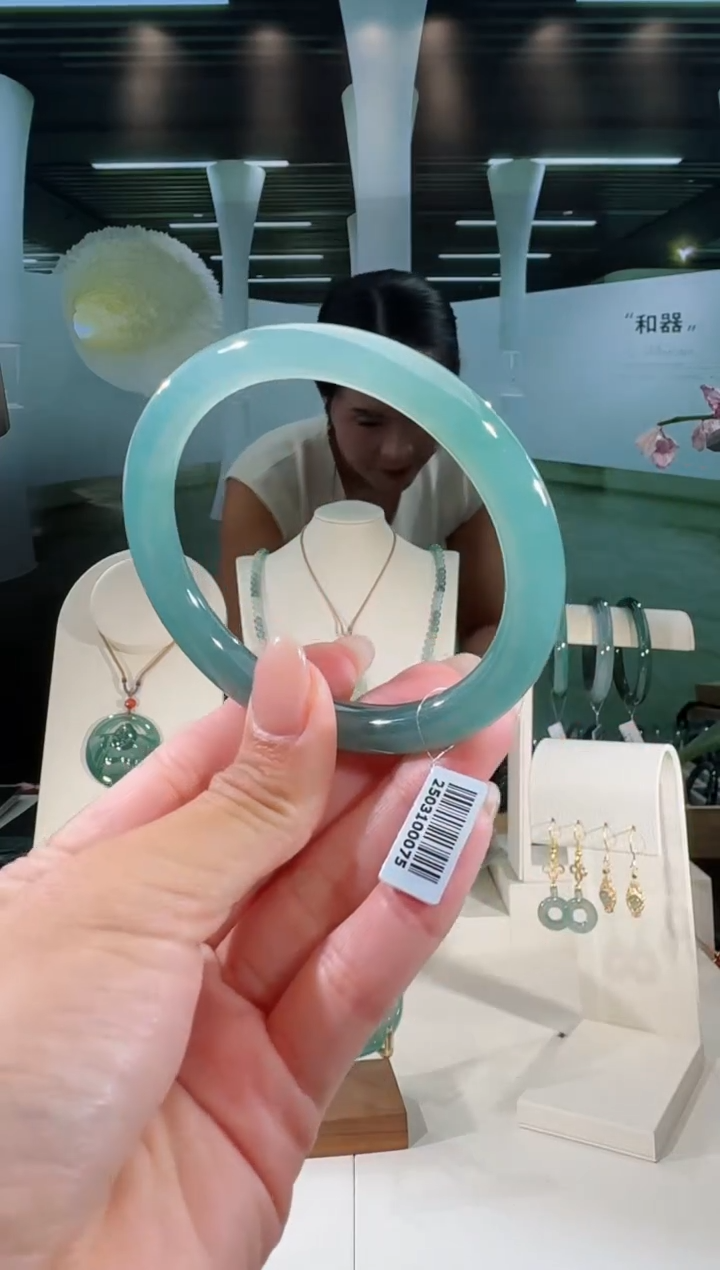 翡翠手镯未镶嵌58圈