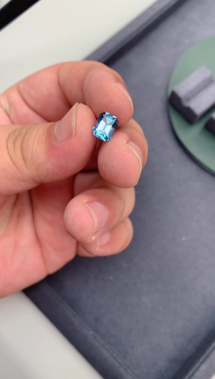 【闪购商品】海蓝宝石裸石未镶嵌1.9ct海蓝宝