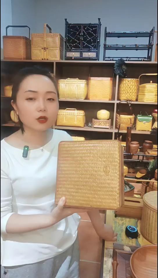 方形竹编收纳盒古色古香