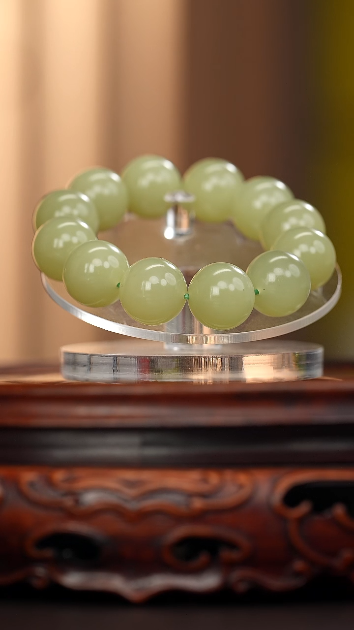 未镶嵌和田玉挂件大*熊和田玉