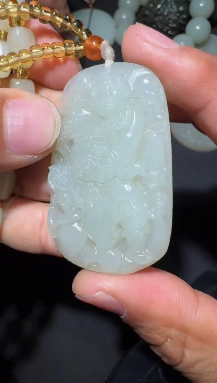 未镶嵌和田玉（糖玉）挂件和田玉