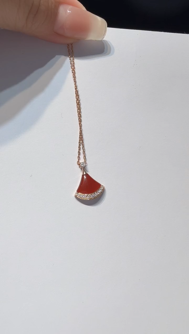 项链18K金镶嵌钻石项链