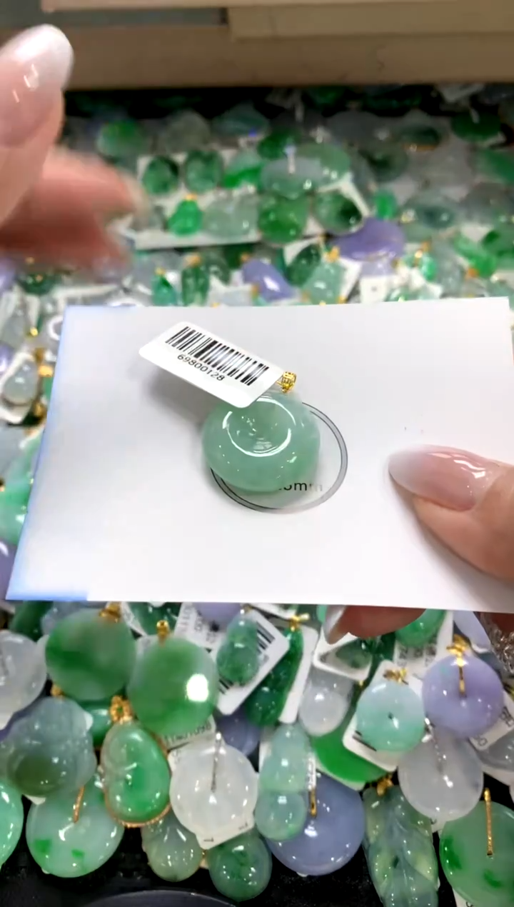 颈饰18K金镶嵌翡翠1111111111111111