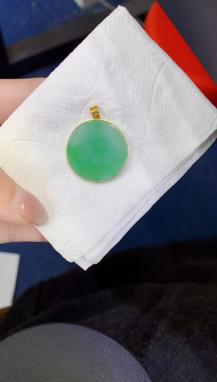 颈饰18K金镶嵌翡翠缅甸天然翡翠A货