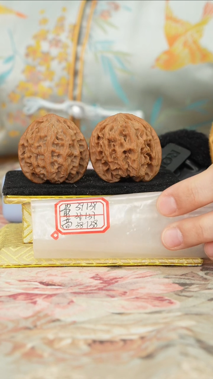 【闪购商品】文玩核桃把件苹果园