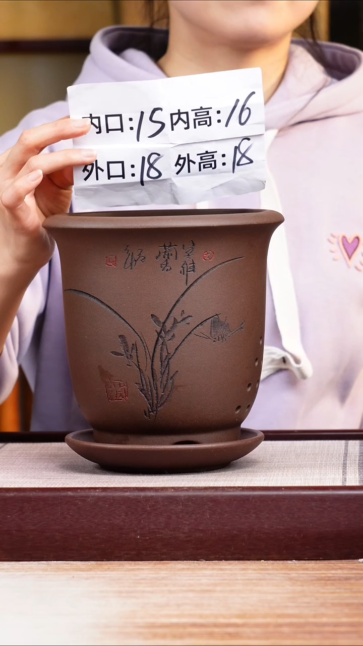 紫砂花盆紫泥刻绘小金钟一只带托