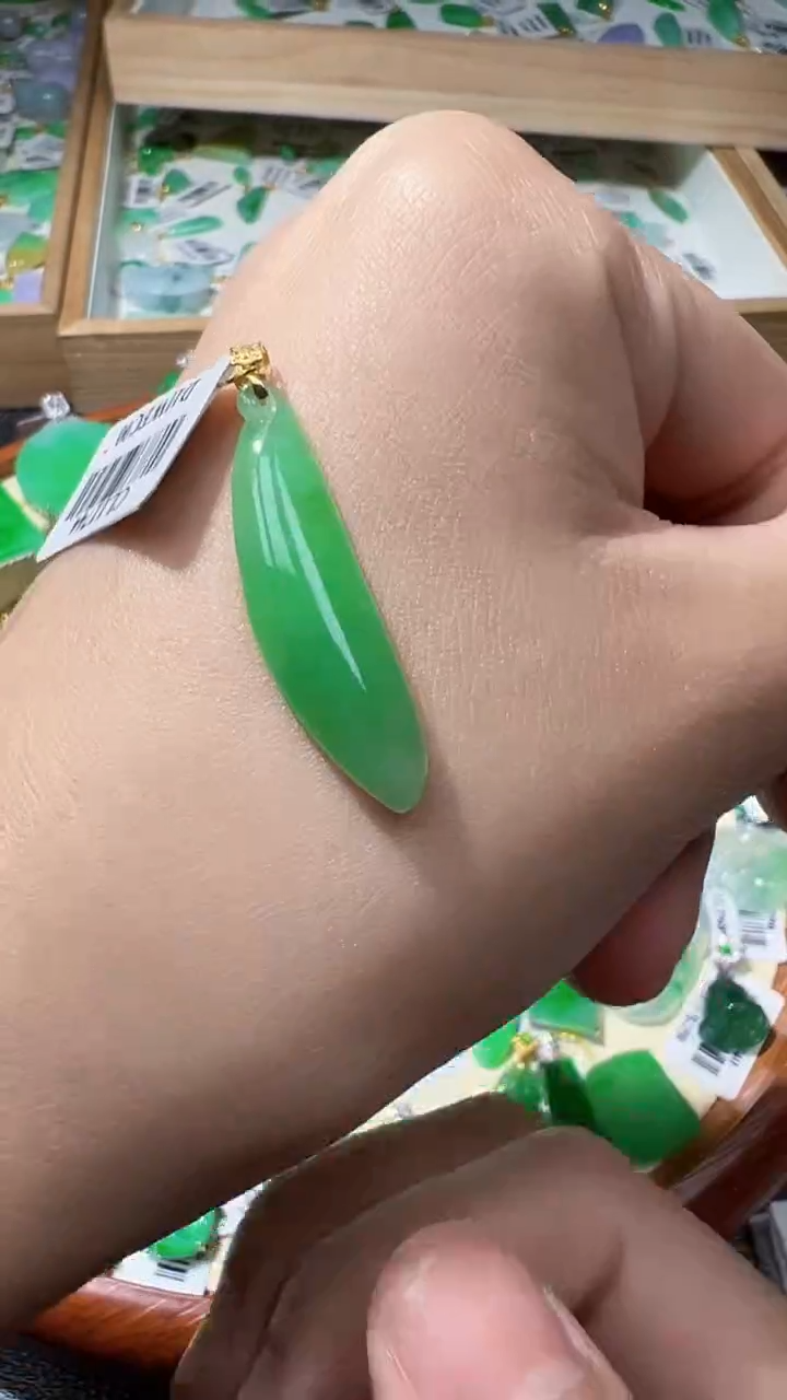【闪购商品】翡翠颈饰18K金镶嵌我