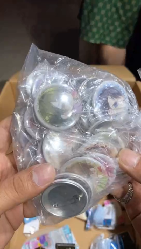 8新中古商品，瑕疵品，不保好坏。736