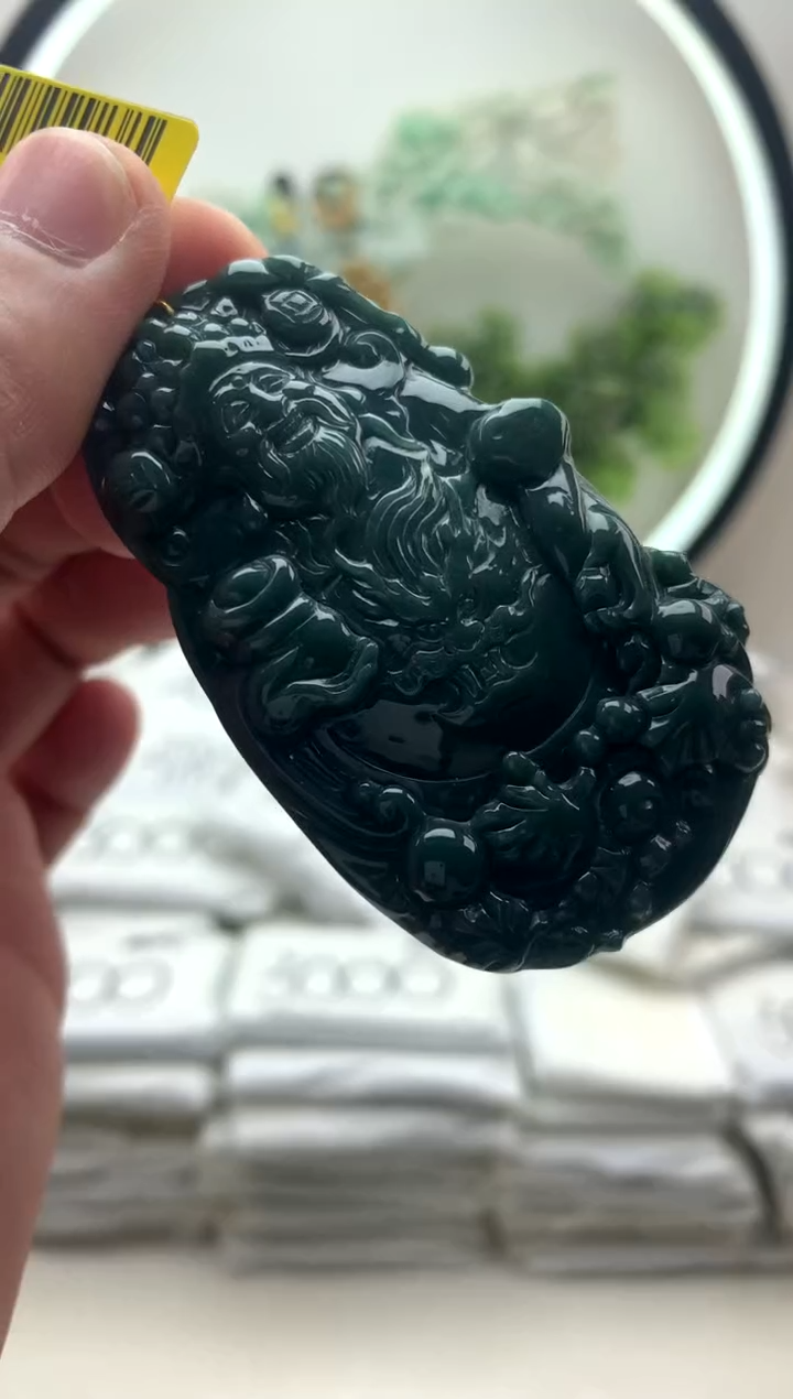 颈饰未镶嵌翡翠财神