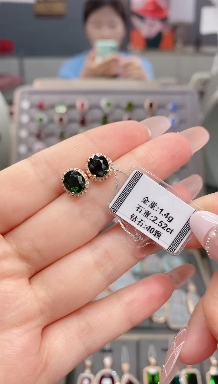 18K金镶嵌耳饰碧玺2.52 配钻