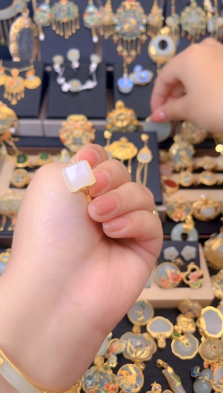 【闪购商品】和田玉戒指银S925镀金镶嵌祥云面包戒指