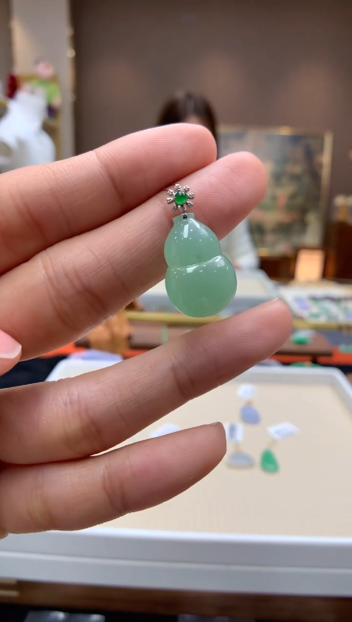 【闪购商品】翡翠颈饰18K金镶嵌葫芦