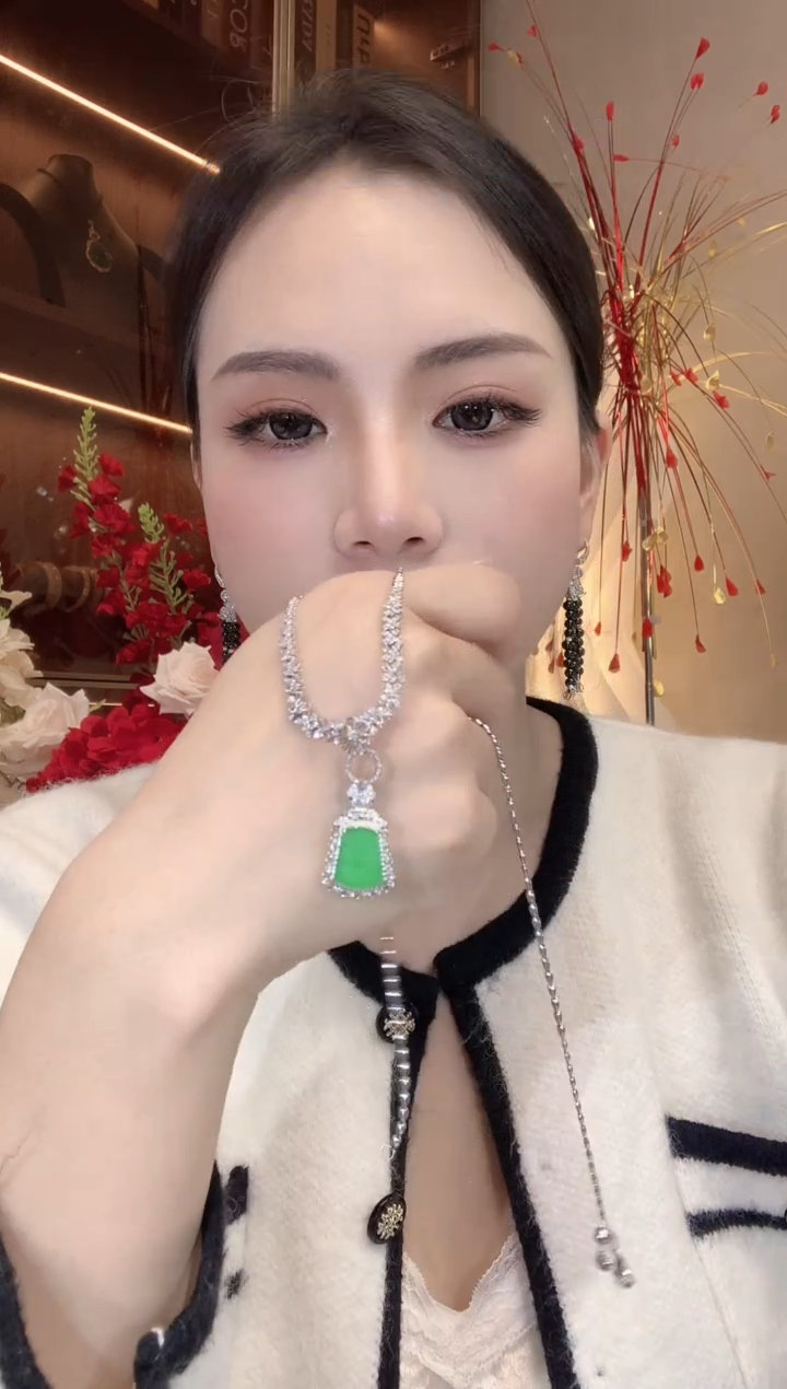 【闪购商品】翡翠吊坠(不含链)18K金镶嵌C39