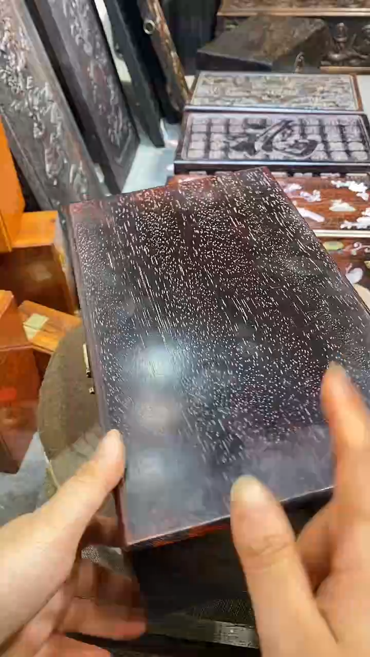 木木雕款友*大盒子一个